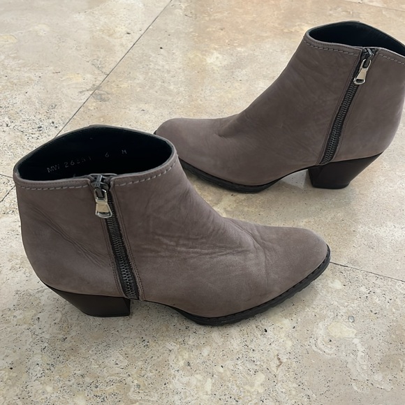 Stuart Weitzman booties in great condition - Picture 2 of 5
